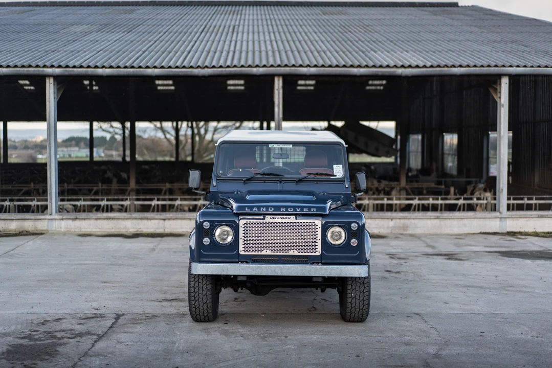 2009 Land Rover Defender 90 - Image 6 of 31
