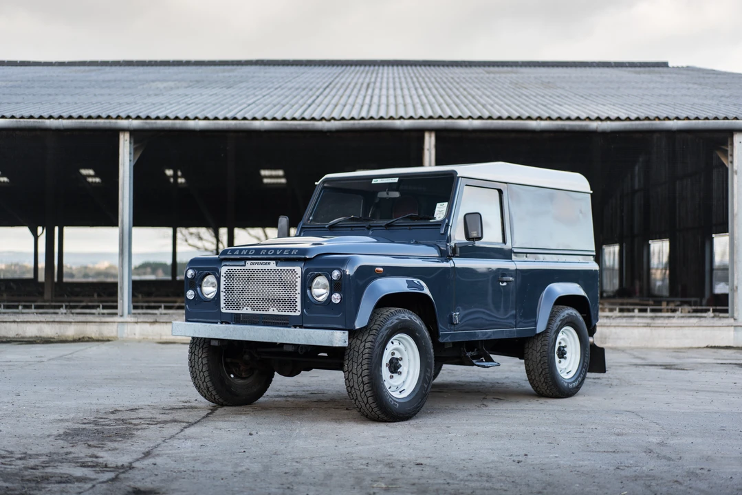 2009 Land Rover Defender 90 - Image 15 of 31