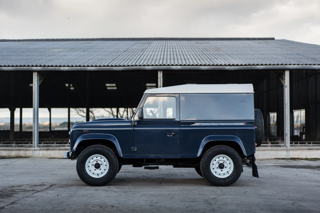 2009 Land Rover Defender 90 - Image 17 of 31