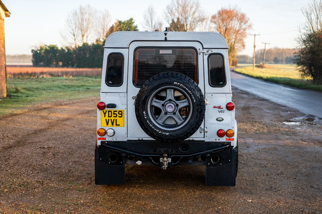 2009 Land Rover Defender 90 - Image 7 of 31