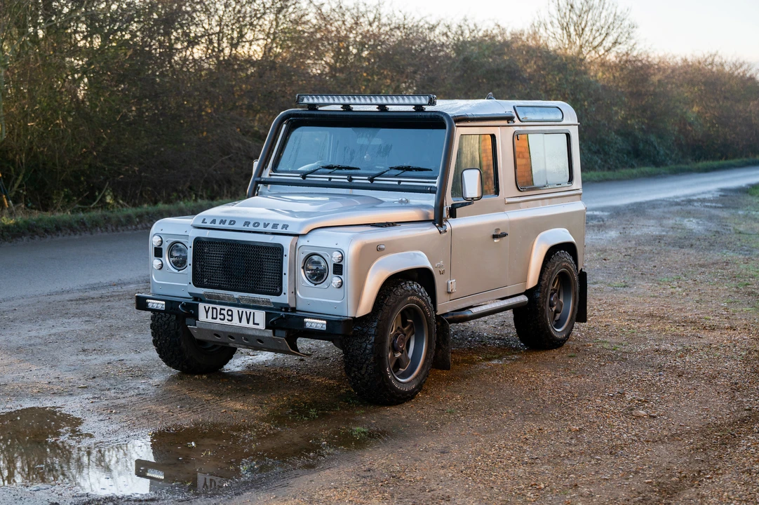 2009 Land Rover Defender 90 - Image 13 of 31