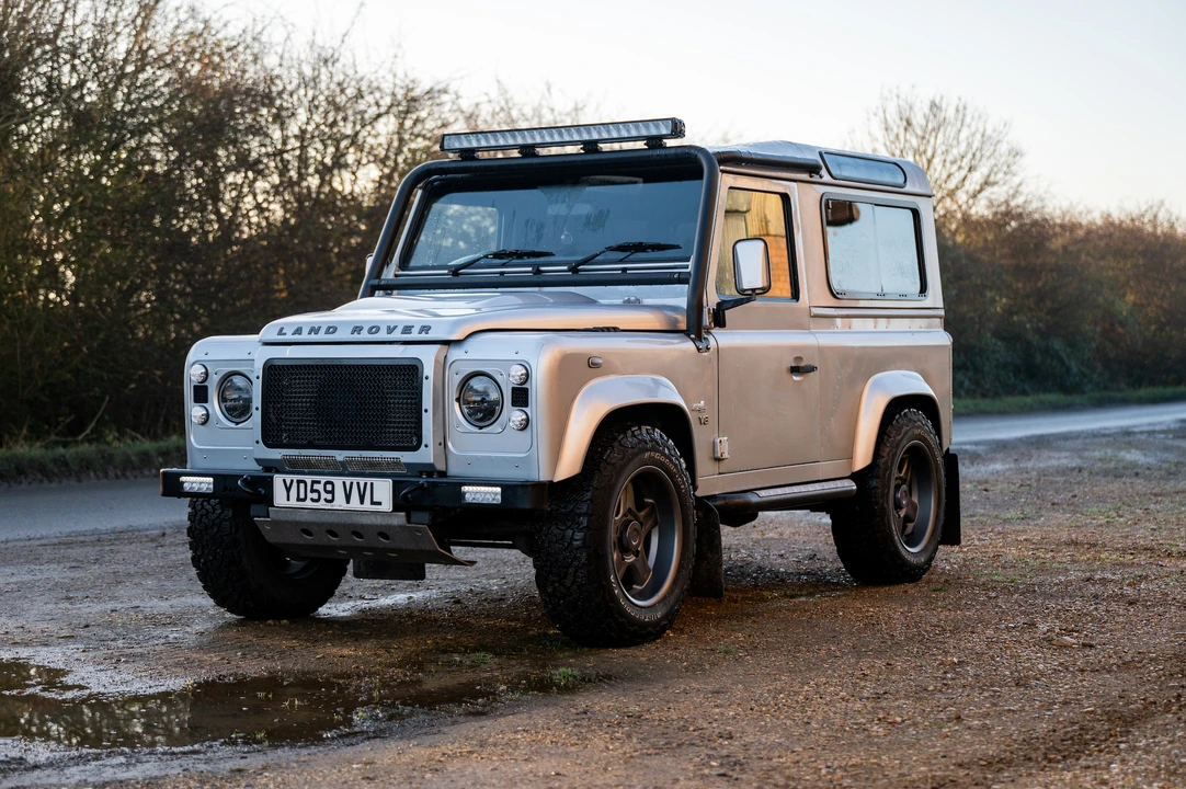 2009 Land Rover Defender 90 - Image 14 of 31