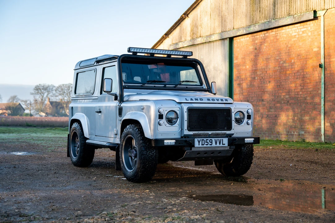 2009 Land Rover Defender 90 - Image 10 of 31