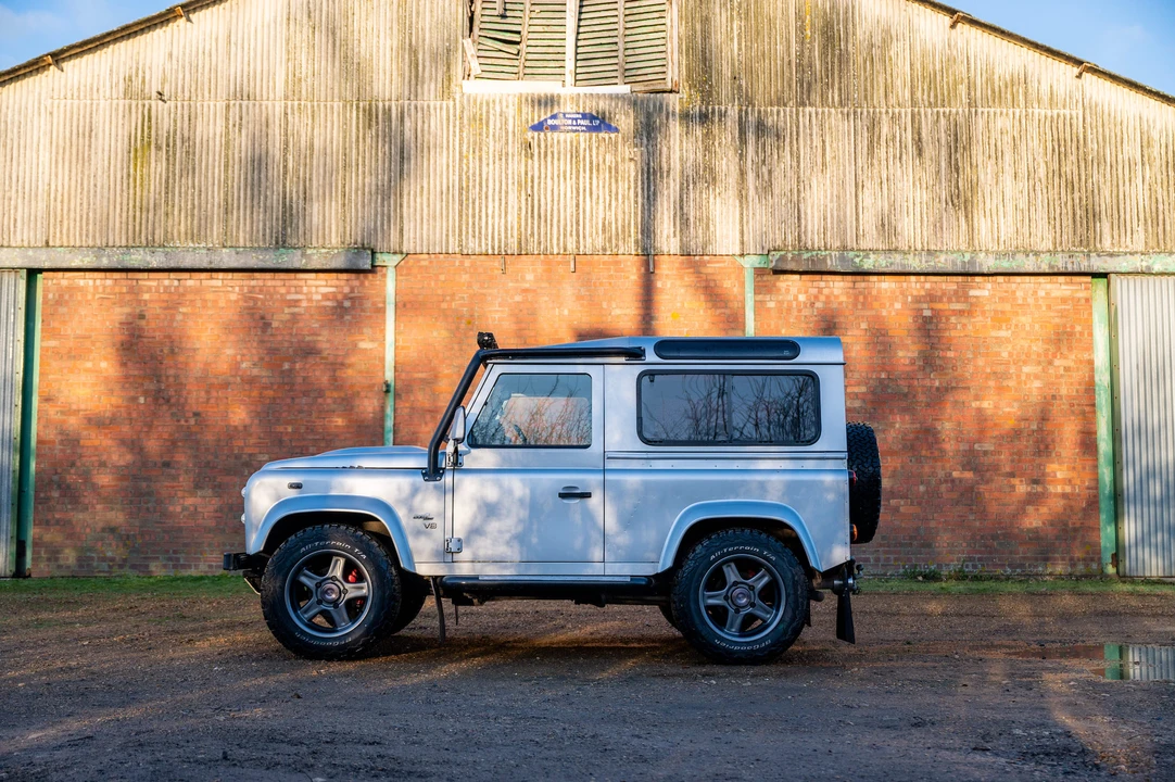 2009 Land Rover Defender 90 - Image 17 of 31