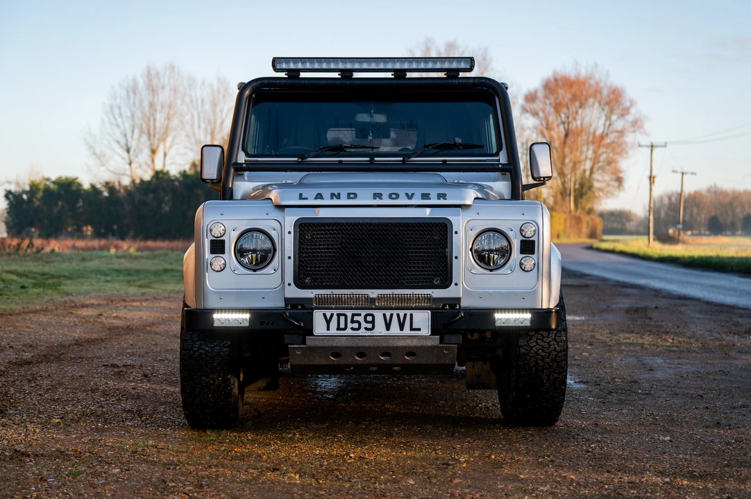 2009 Land Rover Defender 90 - Image 11 of 31