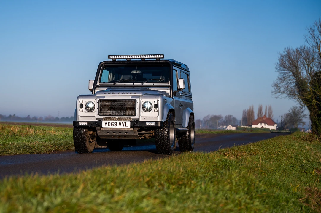 2009 Land Rover Defender 90 - Image 15 of 31