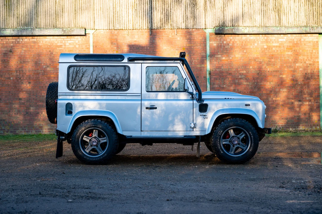 2009 Land Rover Defender 90 - Image 9 of 31