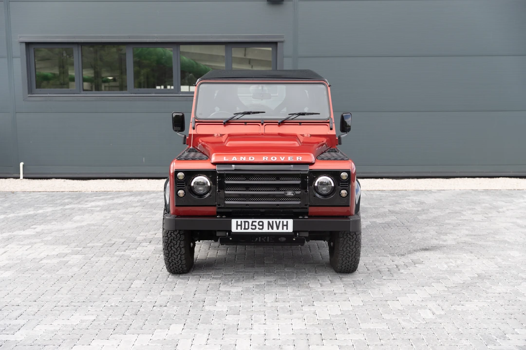 2009 Land Rover Defender 90 - Image 14 of 31