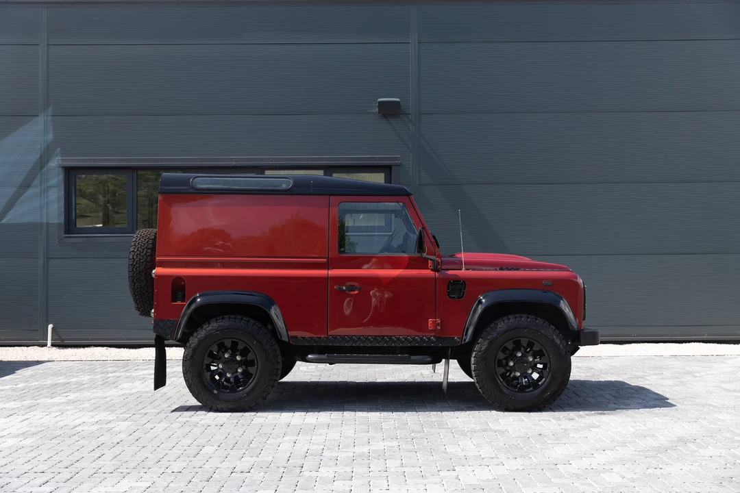 2009 Land Rover Defender 90 - Image 5 of 31