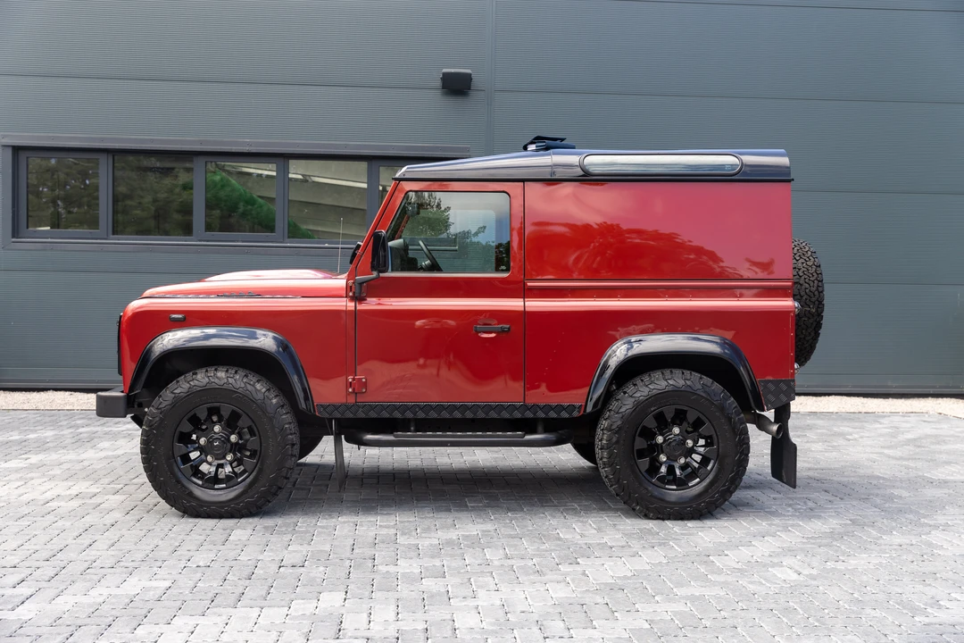 2009 Land Rover Defender 90 - Image 9 of 31
