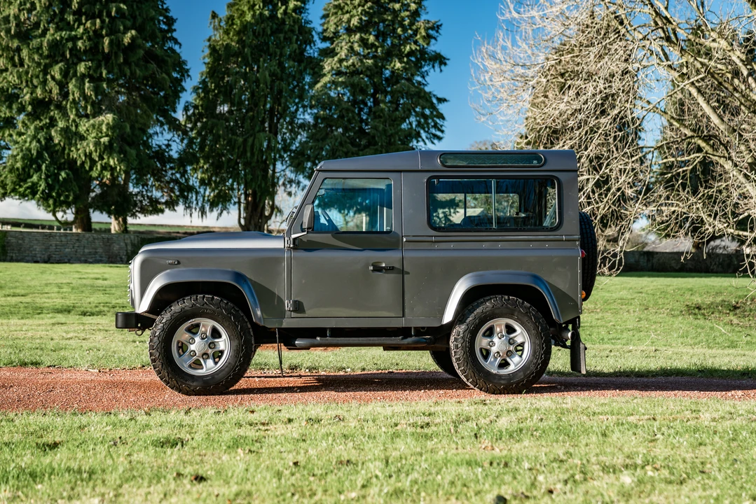 2009 Land Rover Defender 90 - Image 14 of 31