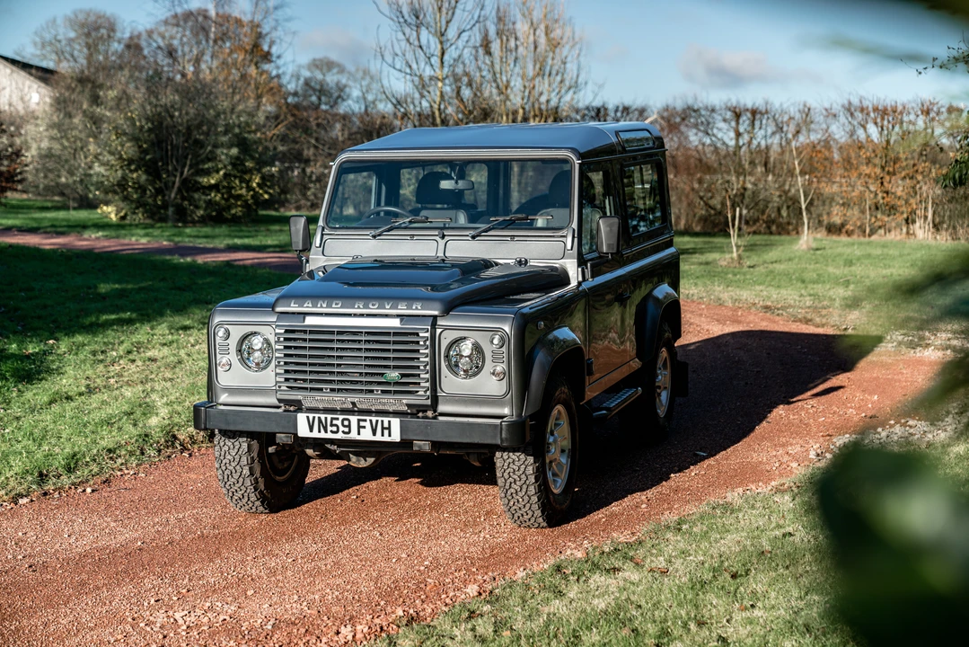 2009 Land Rover Defender 90 - Image 17 of 31
