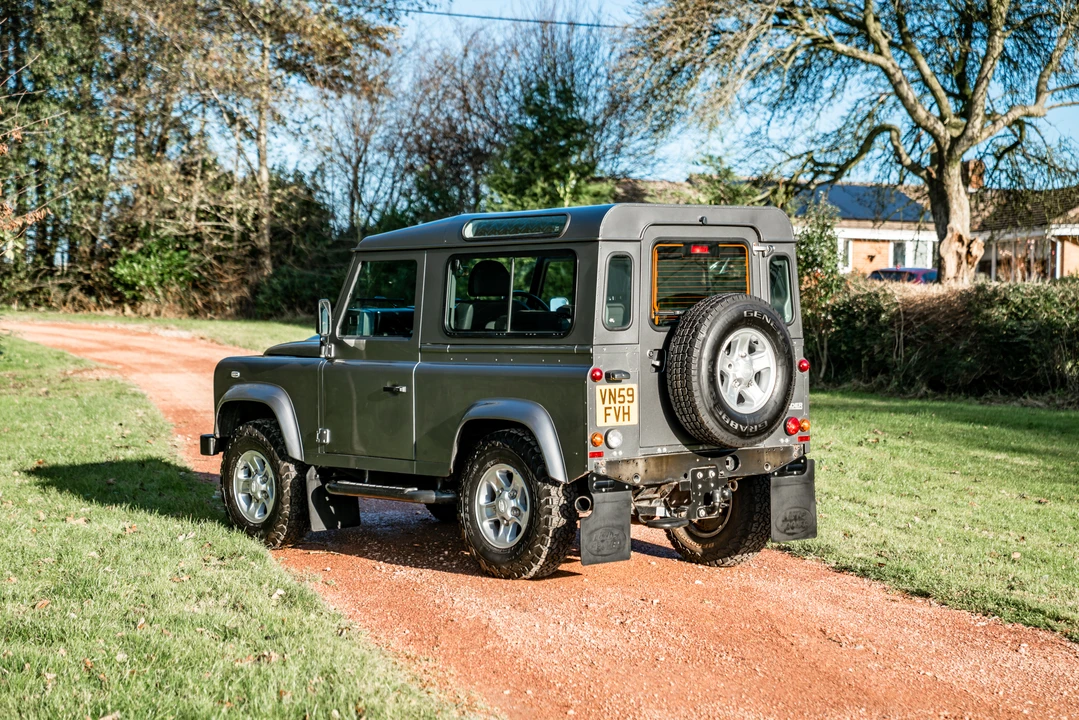 2009 Land Rover Defender 90 - Image 8 of 31