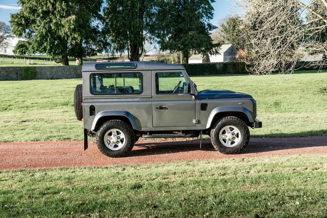 2009 Land Rover Defender 90 - Image 5 of 31