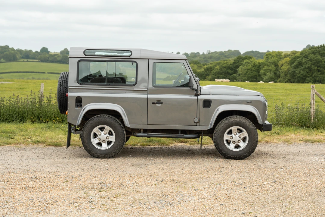 2009 Land Rover Defender 90 - Image 5 of 31