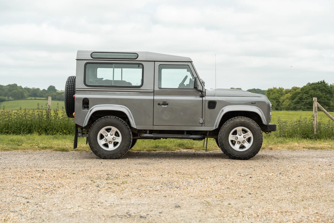 2009 Land Rover Defender 90 - Image 13 of 31