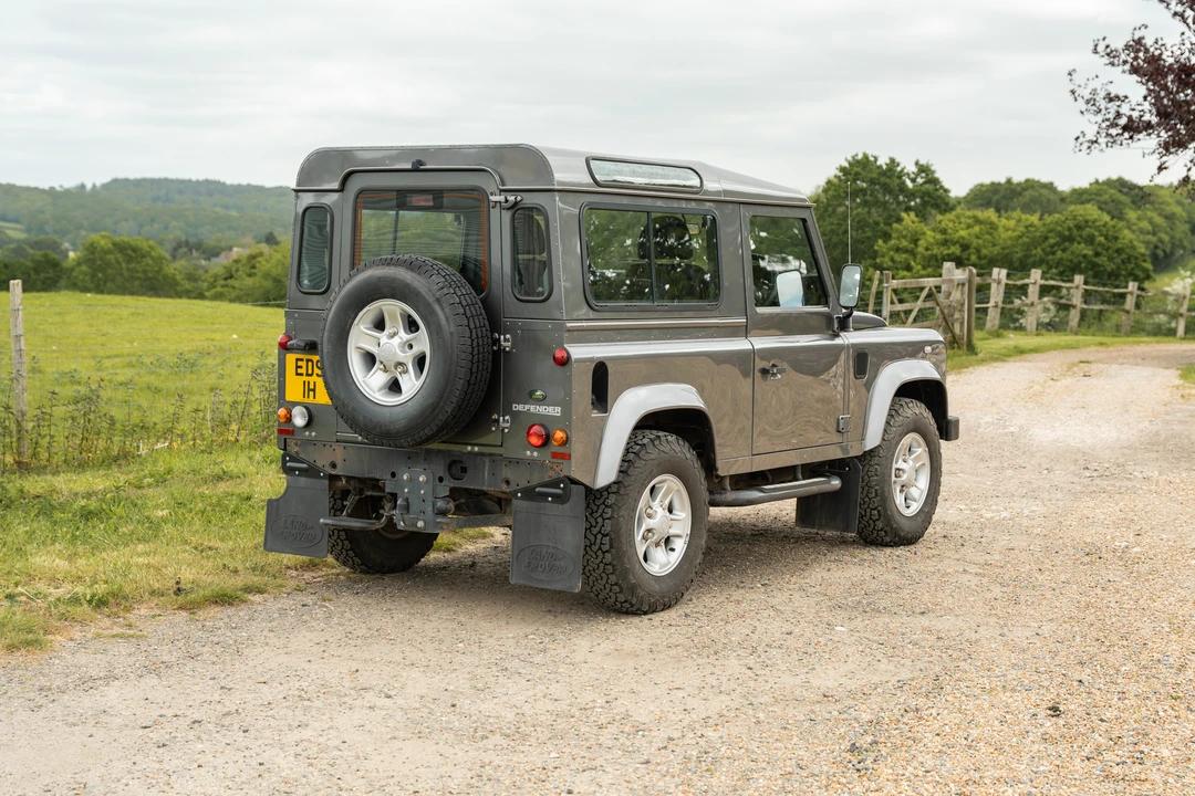 2009 Land Rover Defender 90 - Image 14 of 31