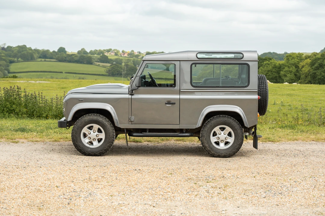 2009 Land Rover Defender 90 - Image 17 of 31