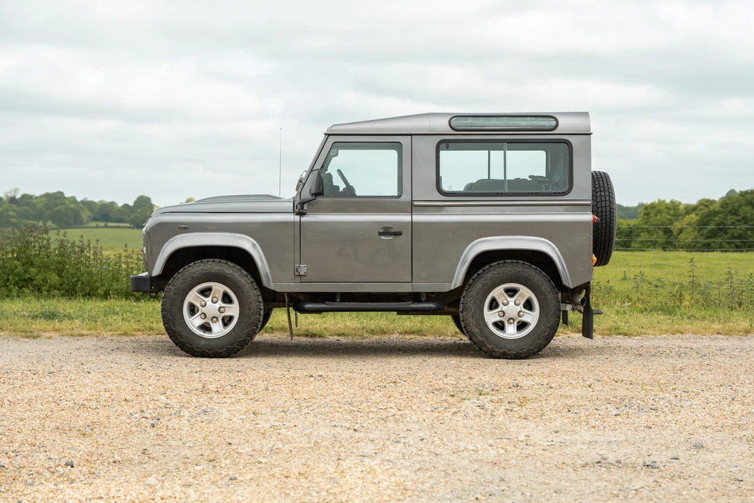 2009 Land Rover Defender 90 - Image 9 of 31