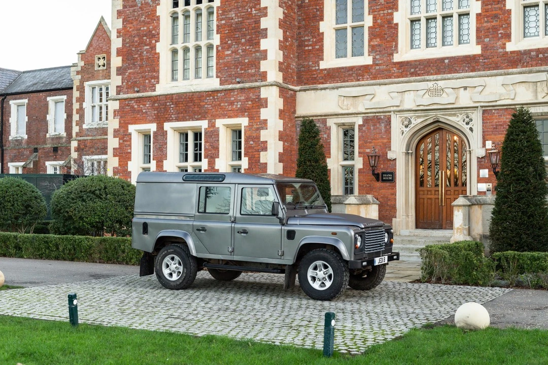 2009 Land Rover Defender 110 - Image 3 of 30