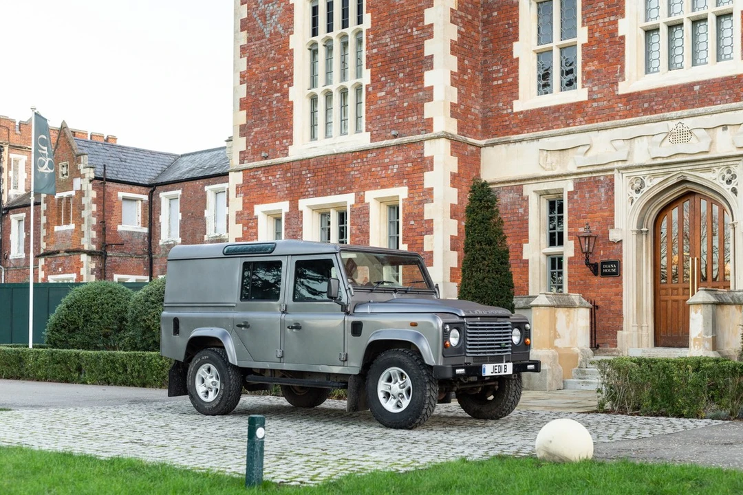 2009 Land Rover Defender 110 - Image 5 of 30