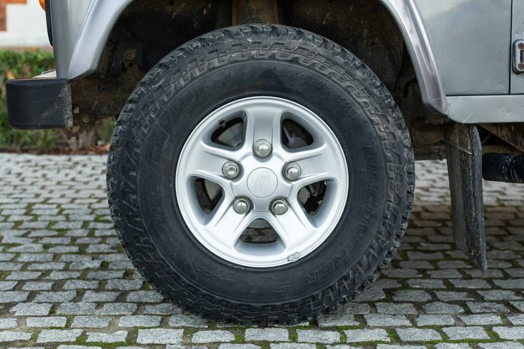 2009 Land Rover Defender 110 - Image 21 of 30