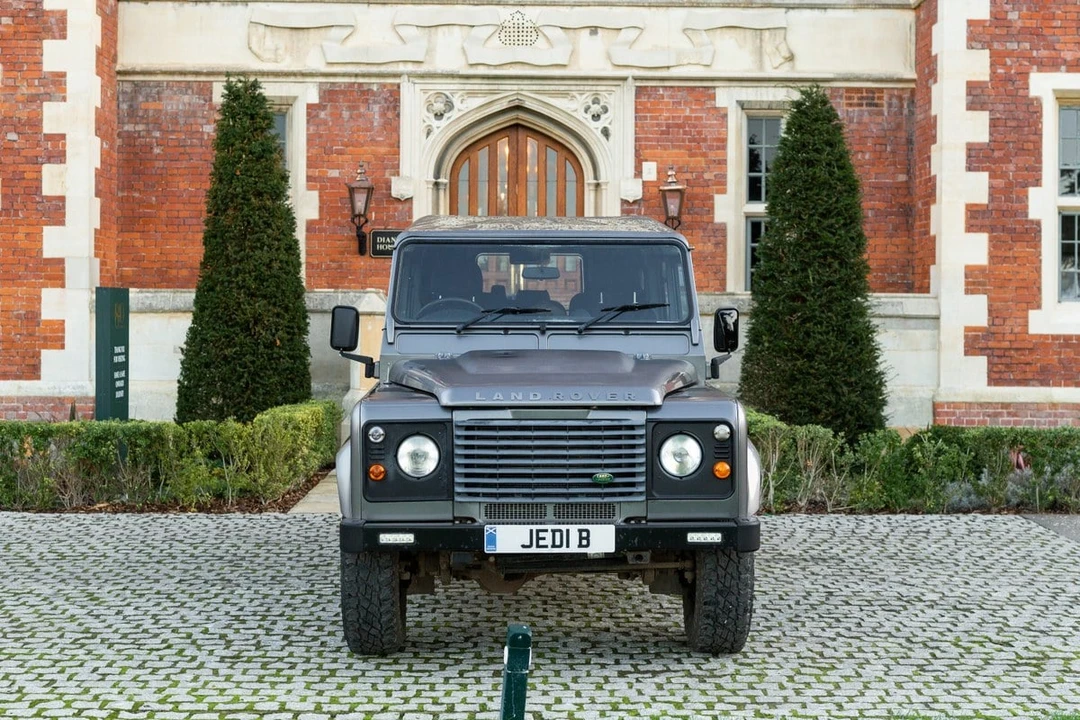 2009 Land Rover Defender 110 - Image 7 of 30