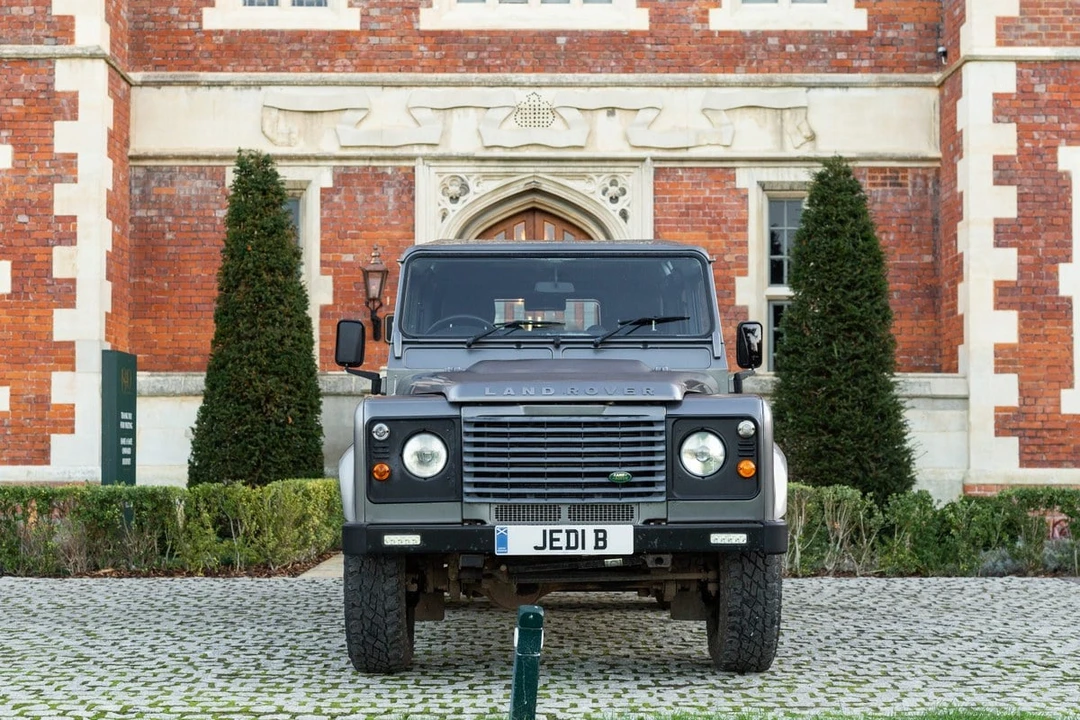 2009 Land Rover Defender 110 - Image 8 of 30