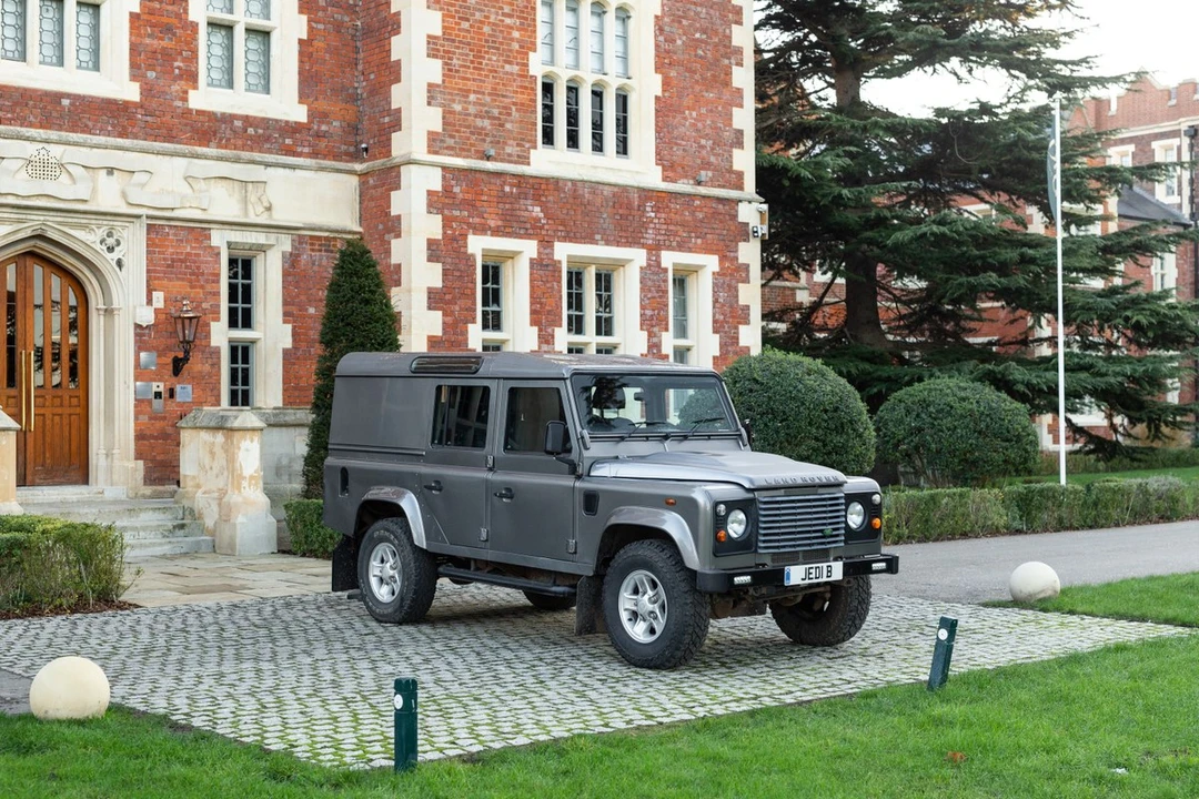 2009 Land Rover Defender 110 - Image 9 of 30