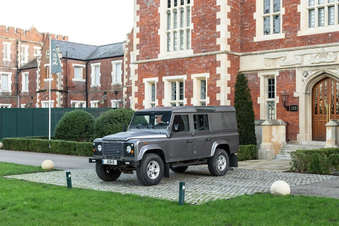 2009 Land Rover Defender 110 - Image 10 of 30