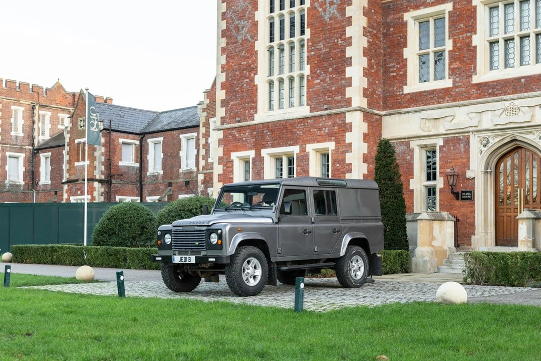 2009 Land Rover Defender 110 - Image 11 of 30