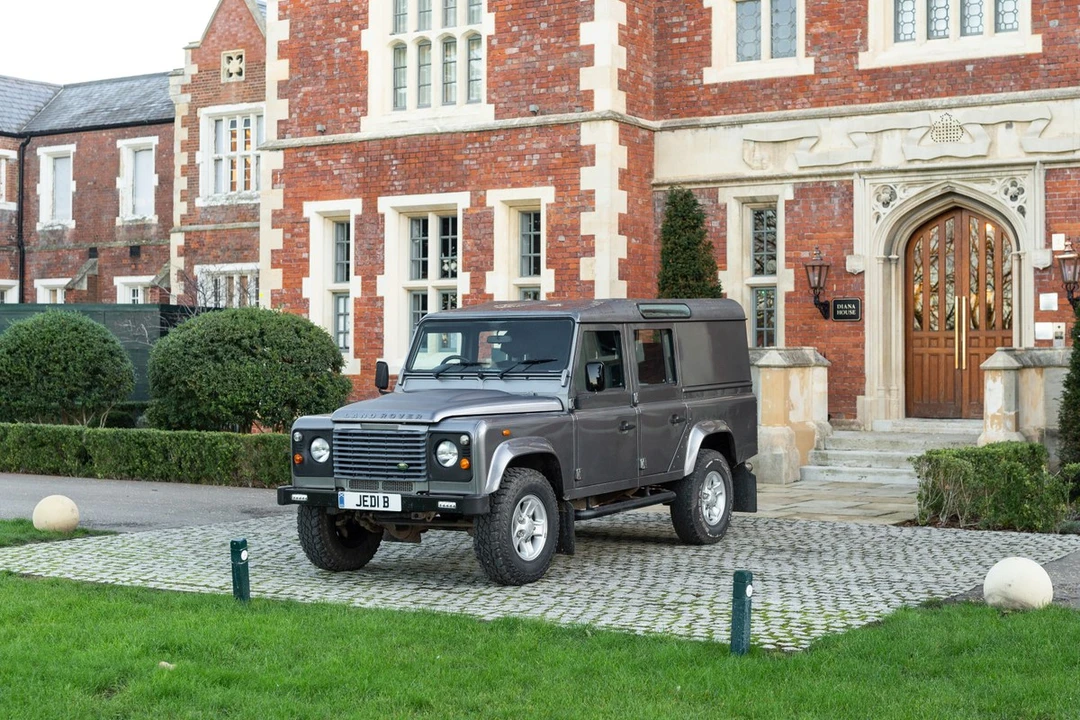 2009 Land Rover Defender 110 - Image 12 of 30