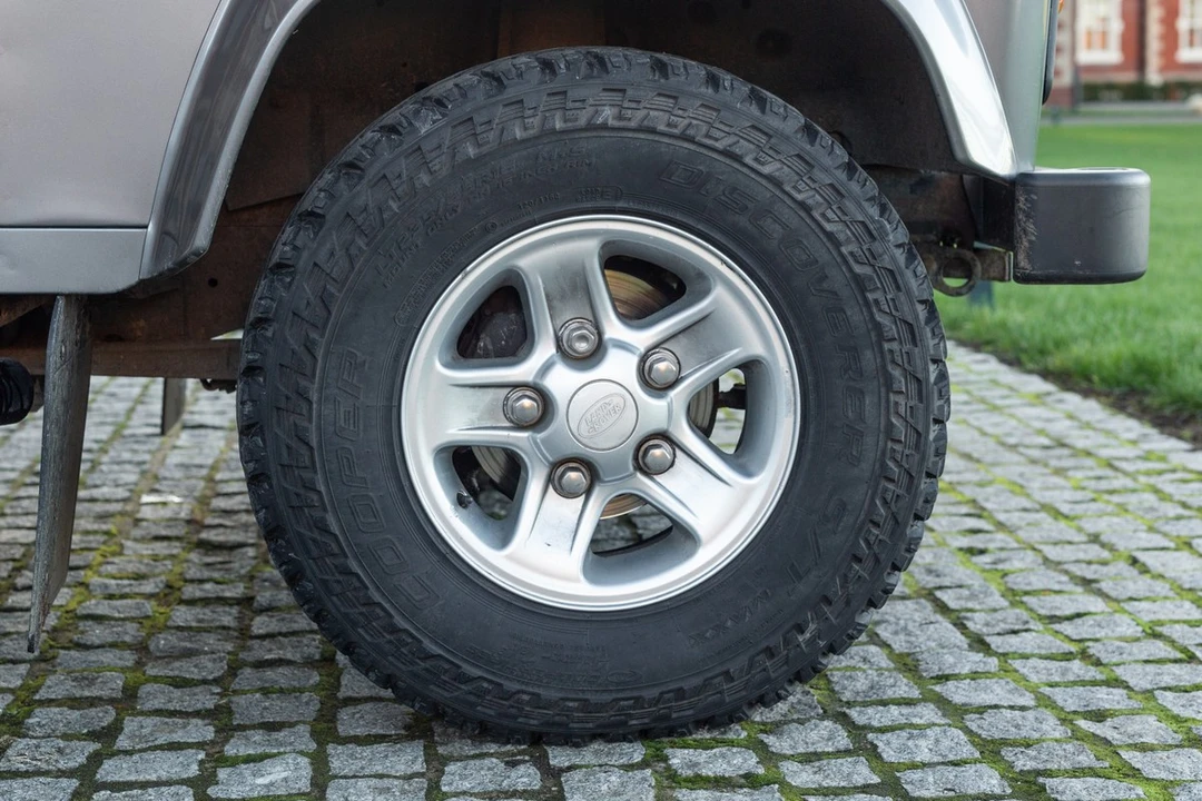 2009 Land Rover Defender 110 - Image 24 of 30