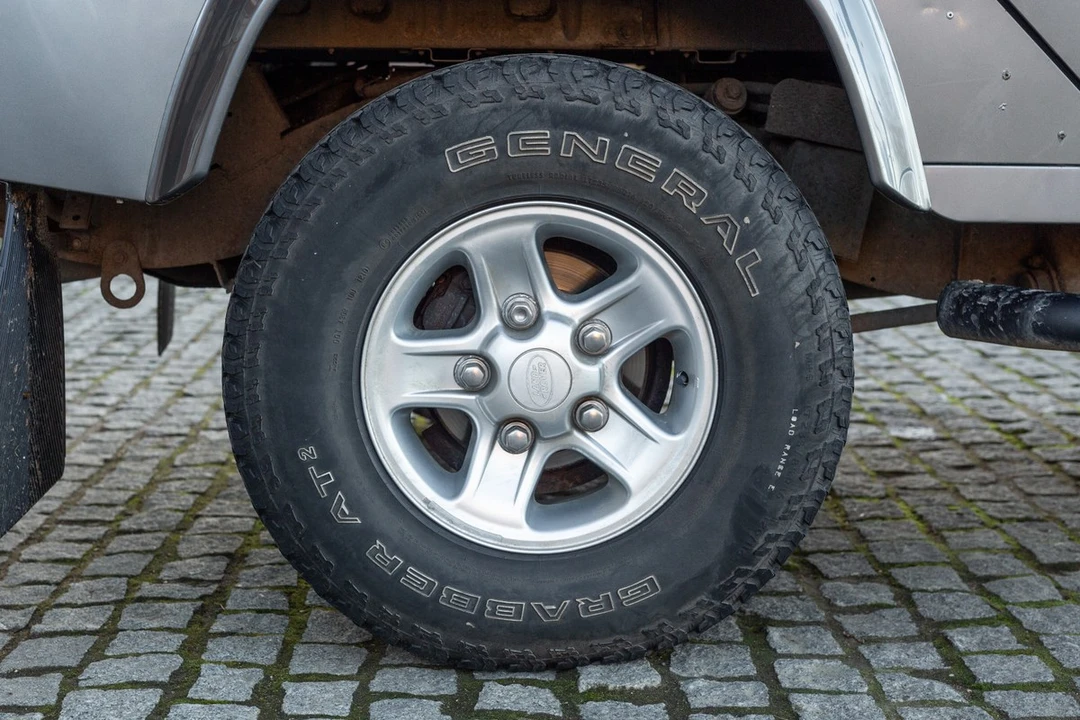 2009 Land Rover Defender 110 - Image 23 of 30