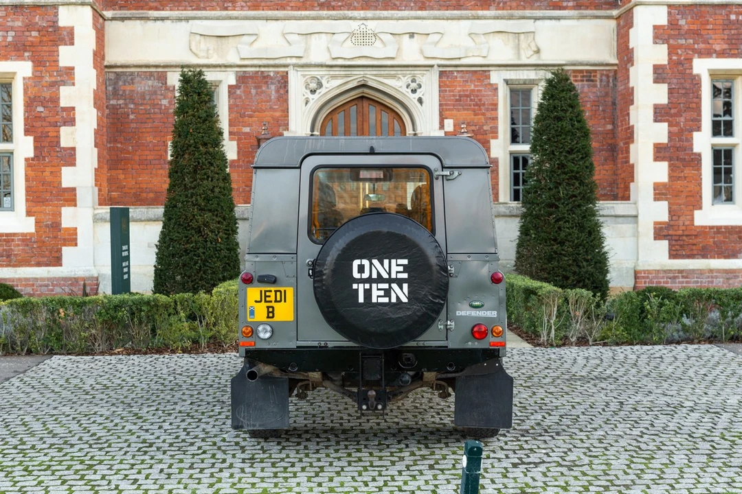 2009 Land Rover Defender 110 - Image 14 of 30