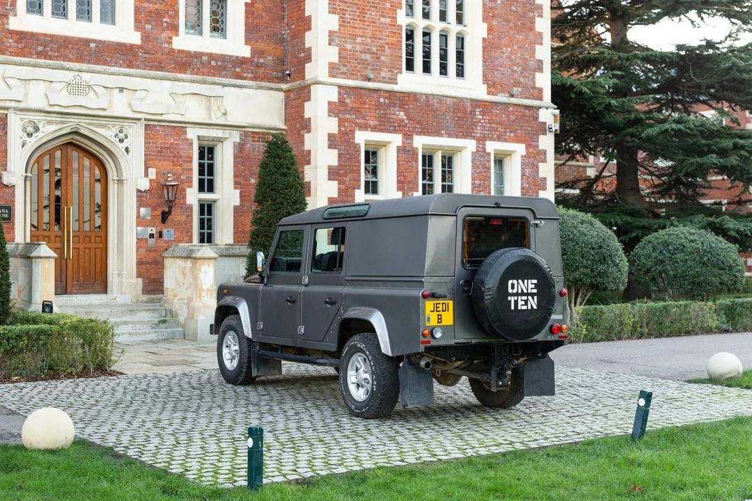 2009 Land Rover Defender 110 - Image 15 of 30