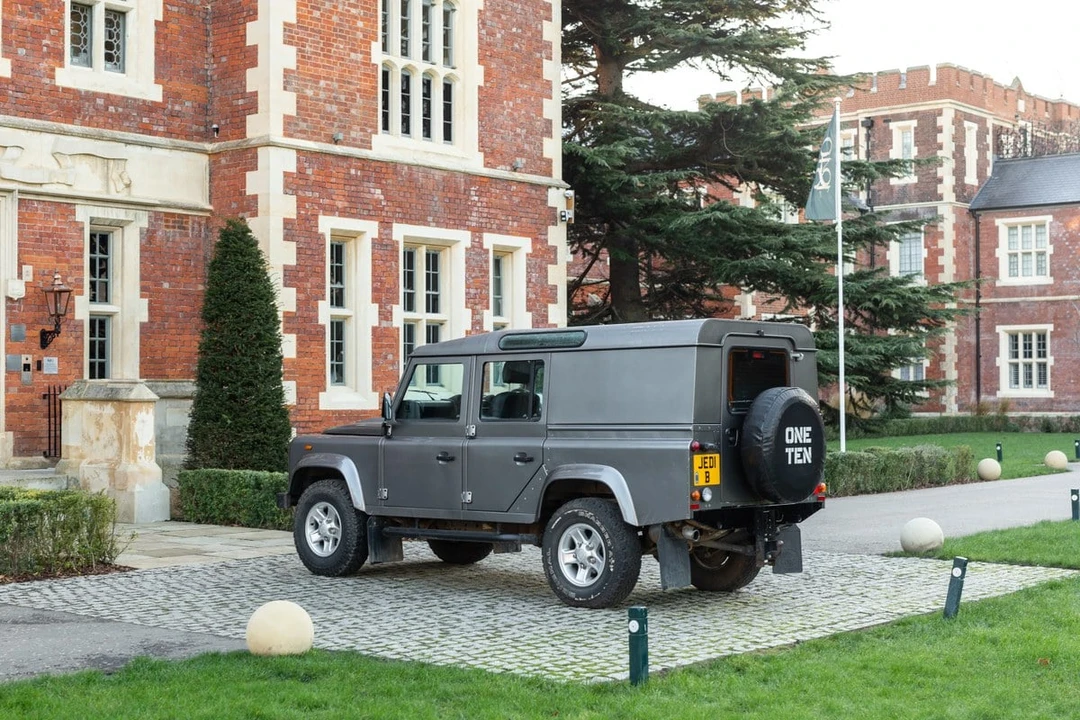 2009 Land Rover Defender 110 - Image 16 of 30
