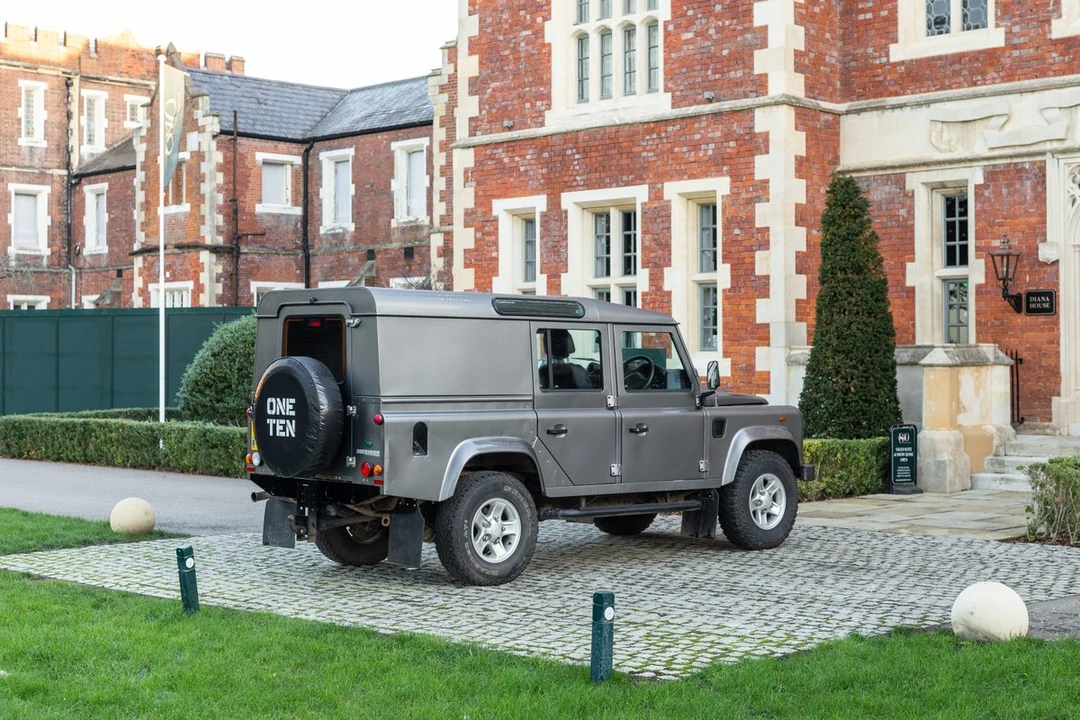2009 Land Rover Defender 110 - Image 18 of 30