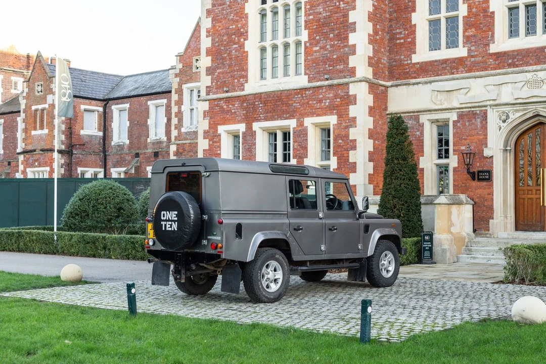 2009 Land Rover Defender 110 - Image 19 of 30