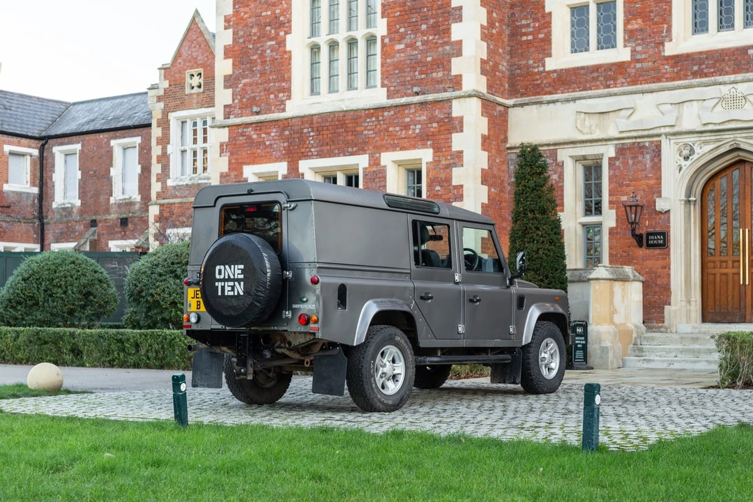 2009 Land Rover Defender 110 - Image 20 of 30