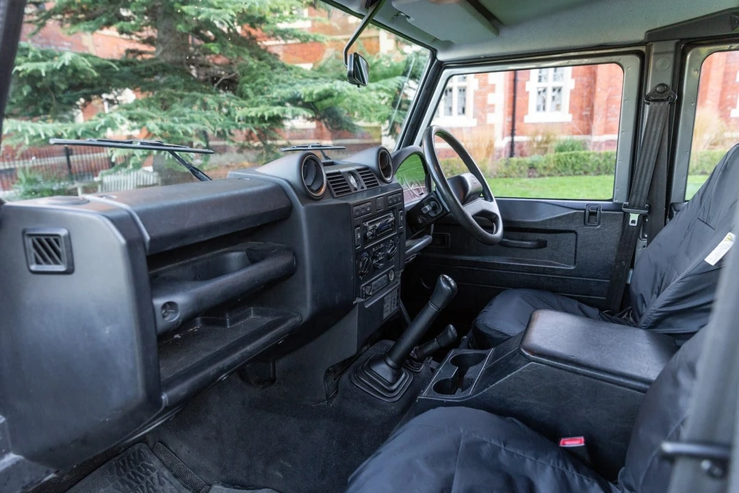2009 Land Rover Defender 110 - Image 25 of 30