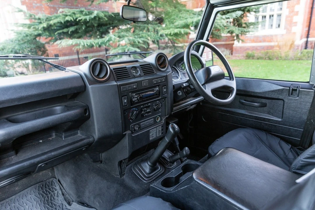 2009 Land Rover Defender 110 - Image 26 of 30