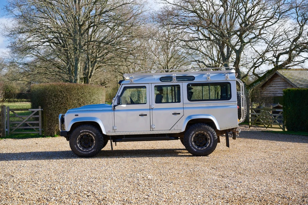 2009 Land Rover Defender 110 - Image 10 of 30