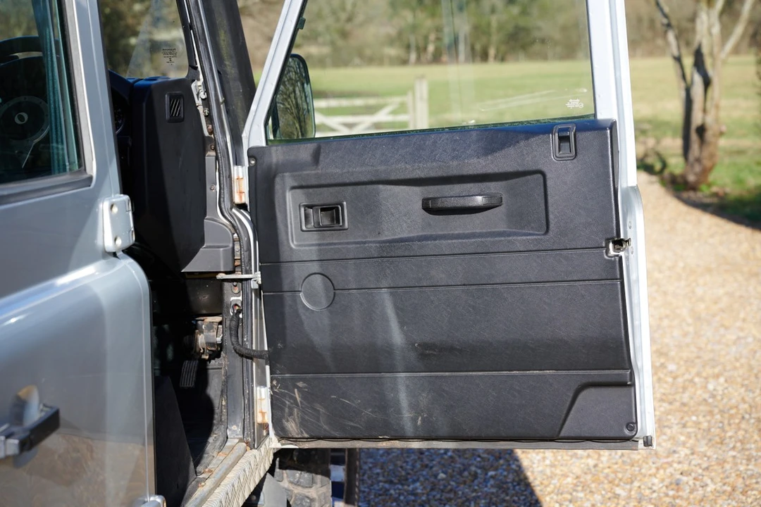 2009 Land Rover Defender 110 - Image 28 of 30
