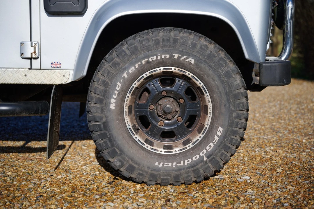2009 Land Rover Defender 110 - Image 26 of 30