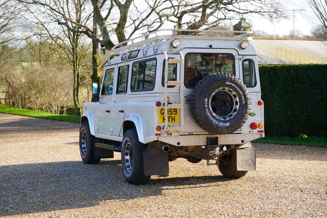 2009 Land Rover Defender 110 - Image 12 of 30