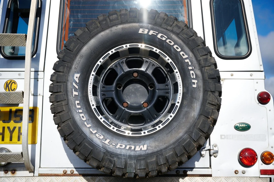 2009 Land Rover Defender 110 - Image 27 of 30