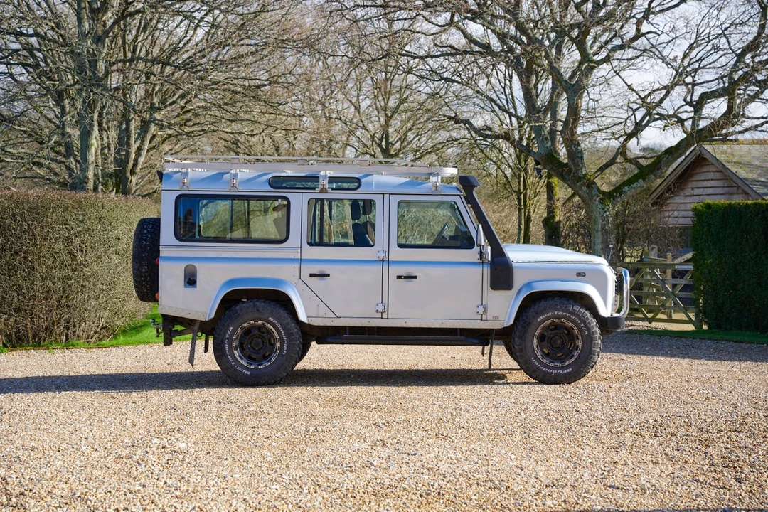 2009 Land Rover Defender 110 - Image 17 of 30