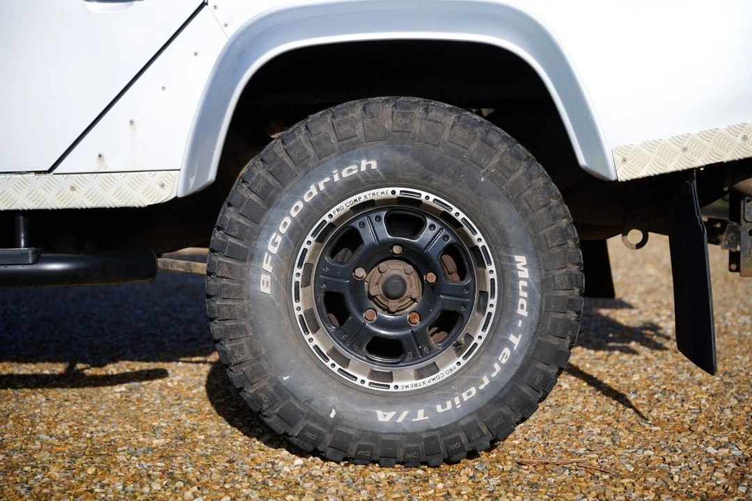 2009 Land Rover Defender 110 - Image 24 of 30