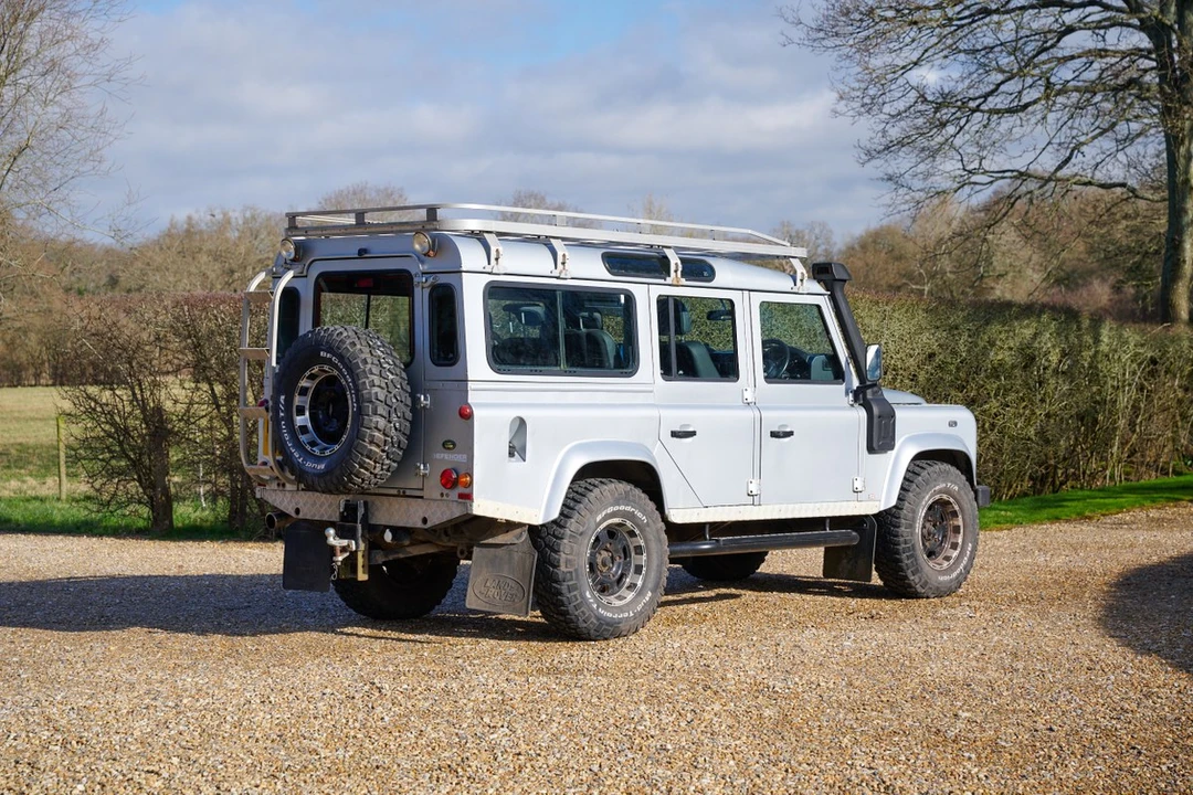 2009 Land Rover Defender 110 - Image 15 of 30
